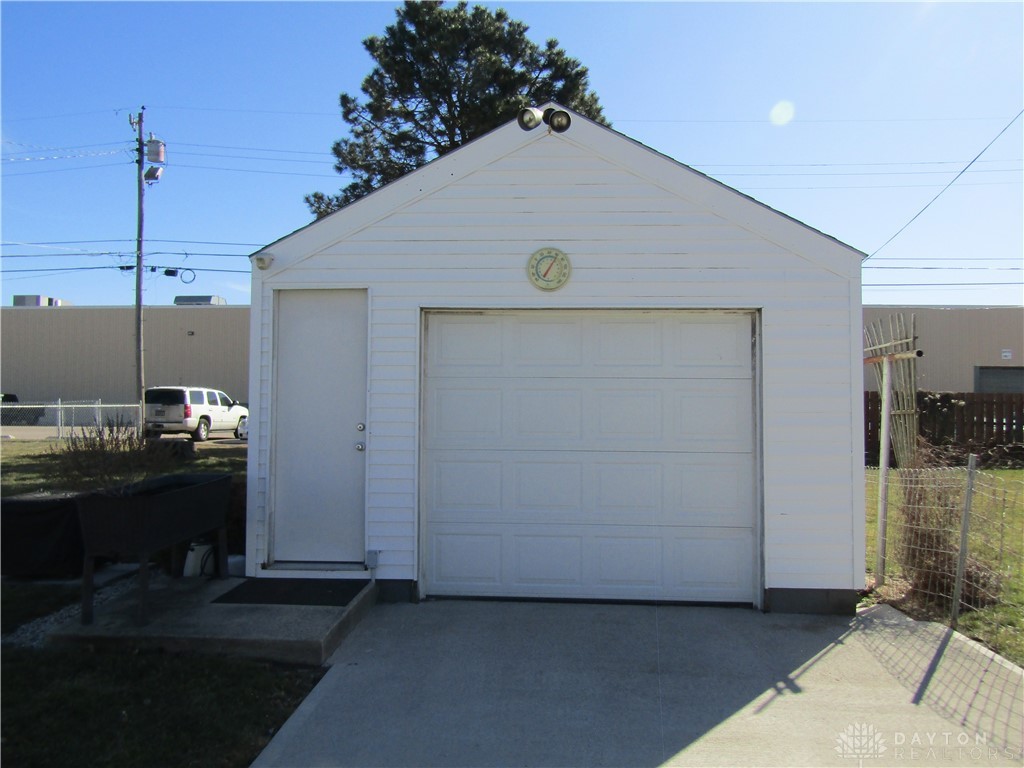 225 West Spring Street Eaton, OH 45320 - Photo 3 of 15 Gallery Image 3