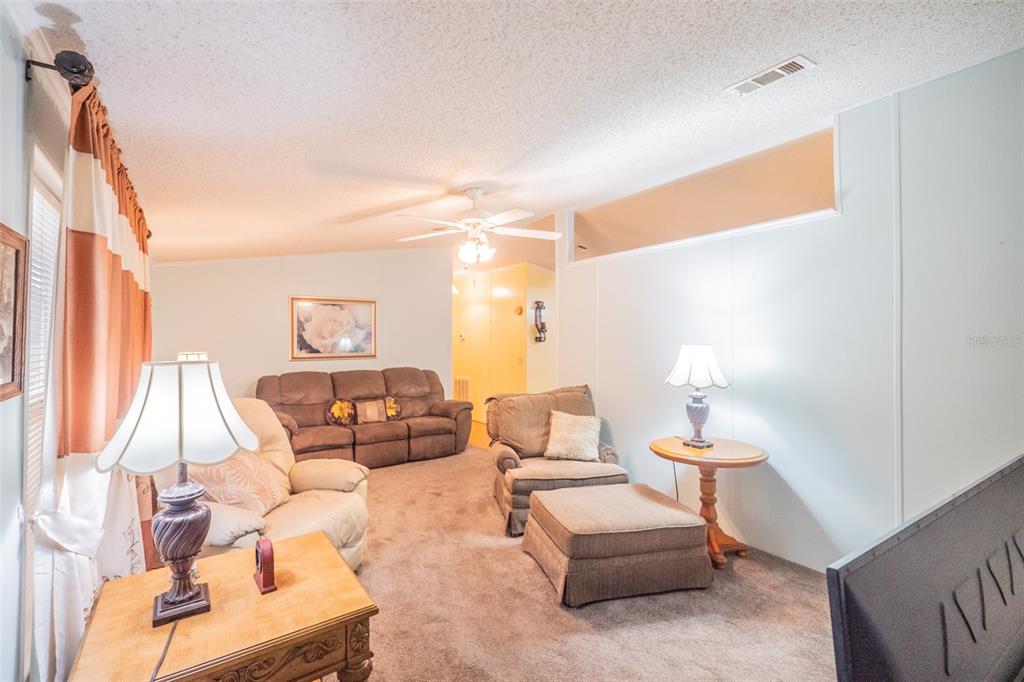 37510 Quail Ridge Circle Leesburg, FL 34788 - Photo 11 of 43 a living room with furniture and a lamp