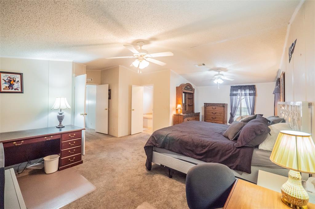 37510 Quail Ridge Circle Leesburg, FL 34788 - Photo 21 of 43 a living room with a couch and a dinning table