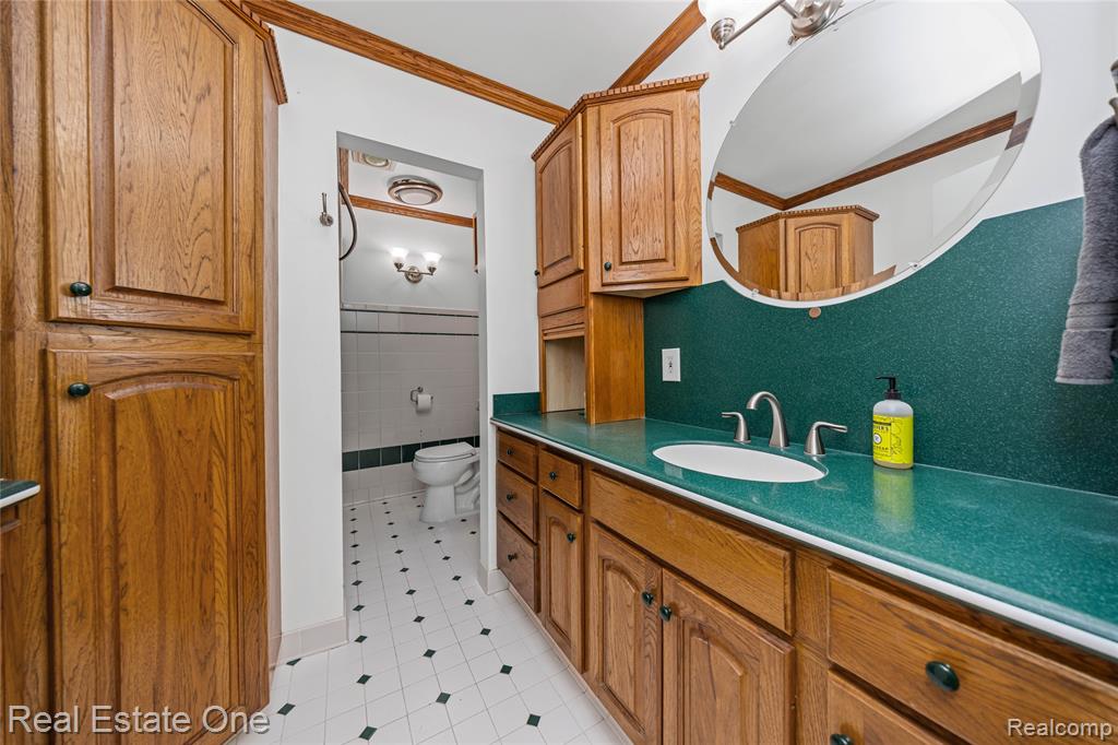 19643 Inkster Road Livonia, MI 48152 - Photo 15 of 29