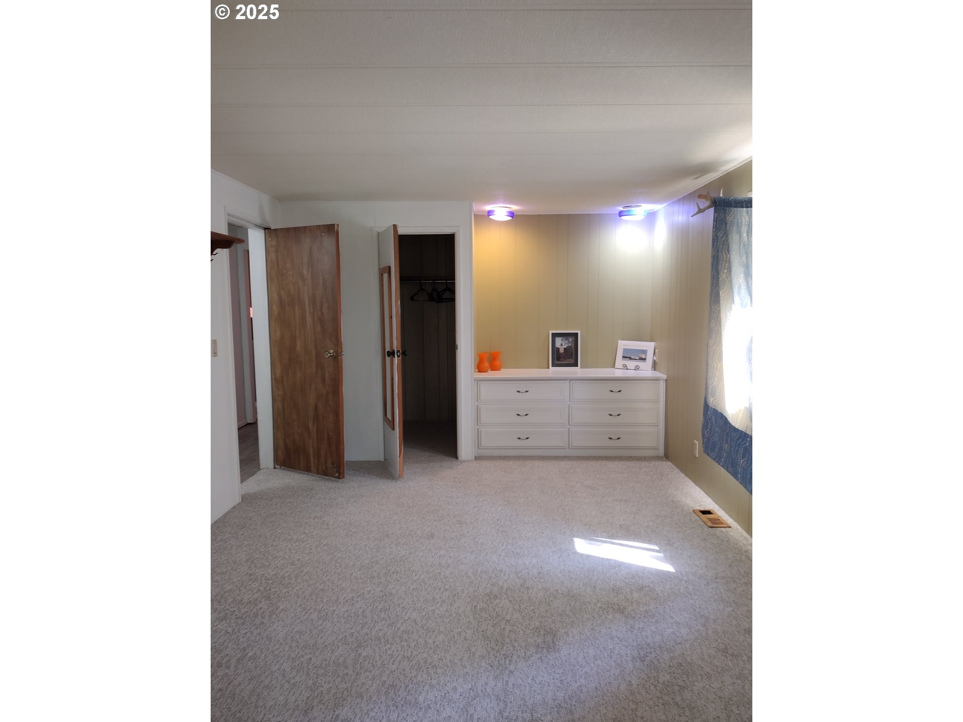 70 Appleton Road Lyle, WA 98635 - Photo 5 of 15 a view of a hallway with some room