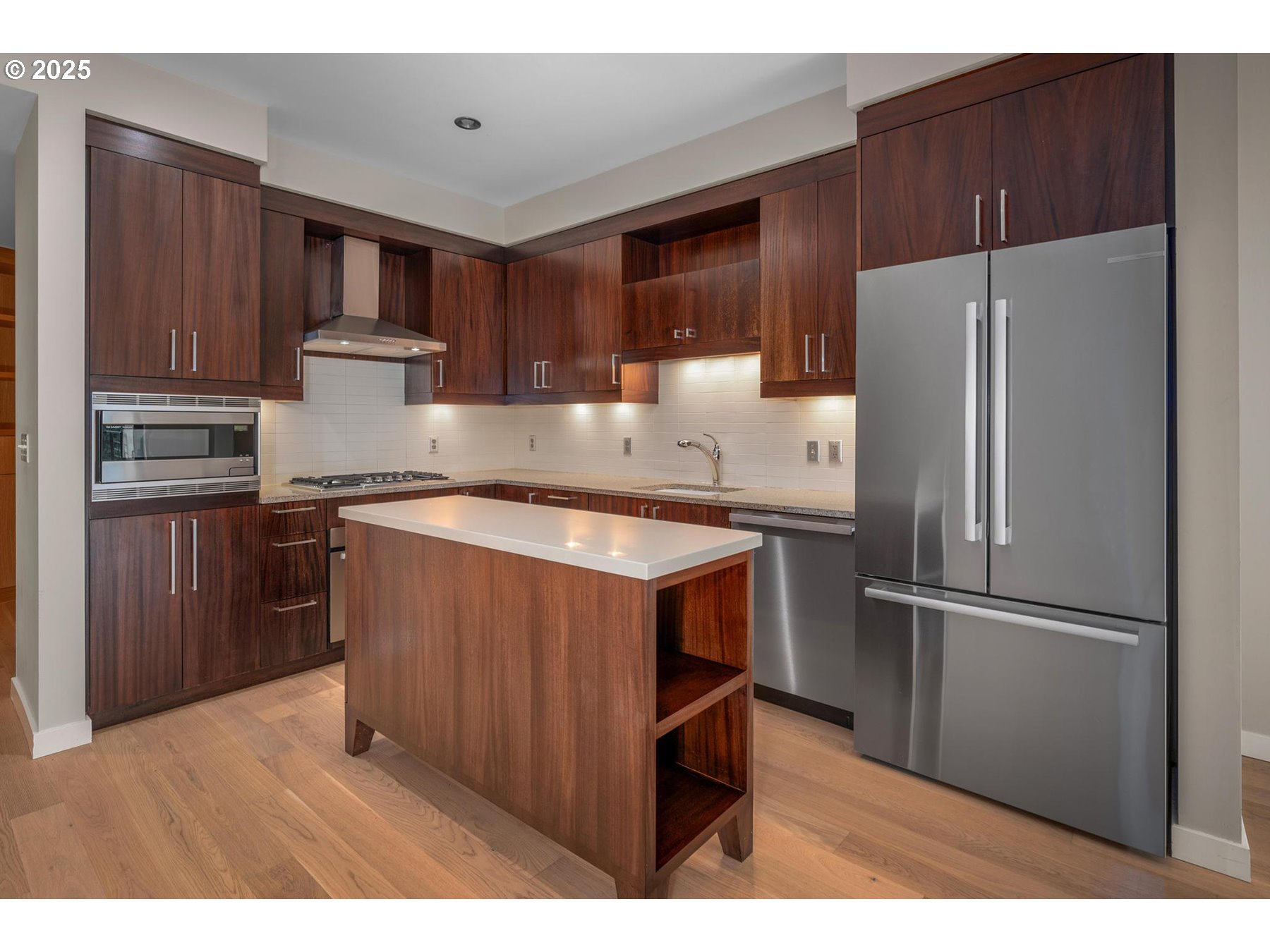 2351 Northwest Westover Road, Unit 806 Portland, OR 97210 - Photo 8 of 34 Gallery Image 8