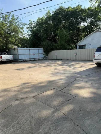 $1,550 | 304 East Hickory Street, Unit B, Kaufman, TX 75142