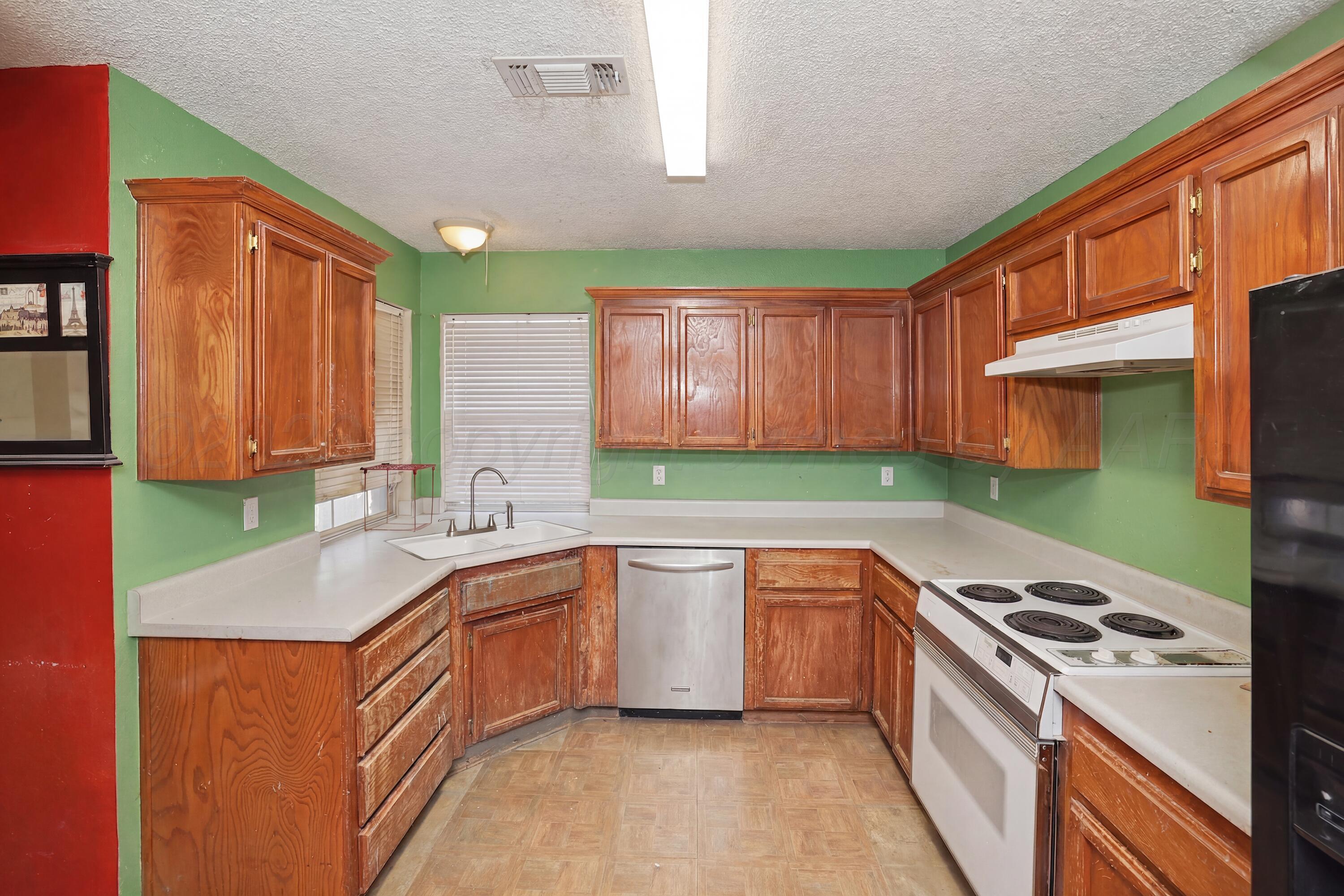 1001 Sterling Drive Amarillo, TX 79110 - Photo 9 of 25 8-Kitchen-Empty