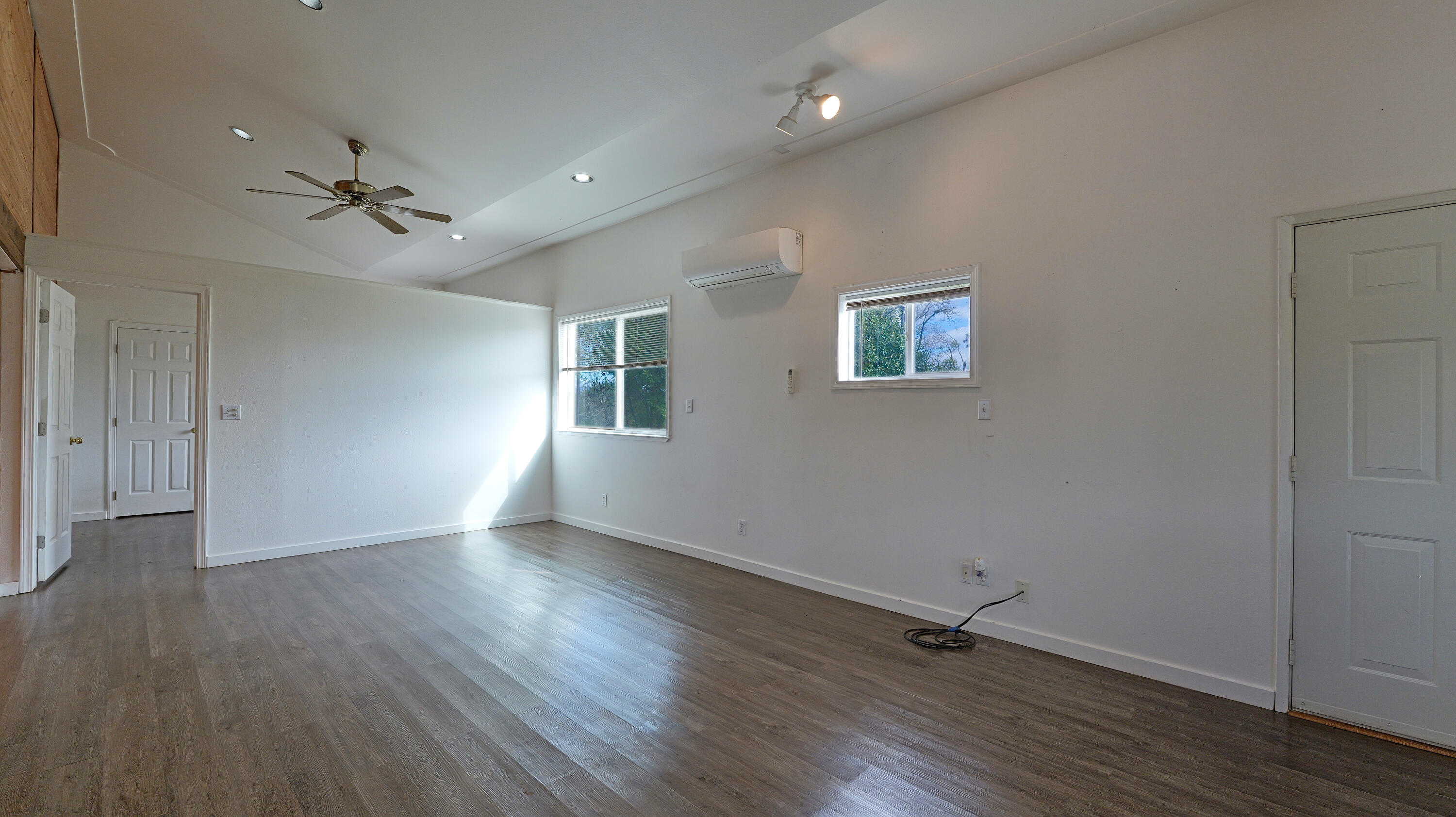 509 Derby Road Eagle Point, OR 97524 - Photo 6 of 49 Living Room