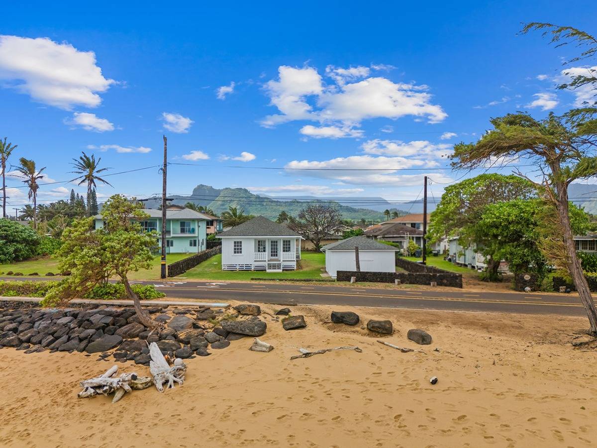 1085 Moanakai Road Kapaa, HI 96746 - Photo 14 of 24 a view of a yard with a house