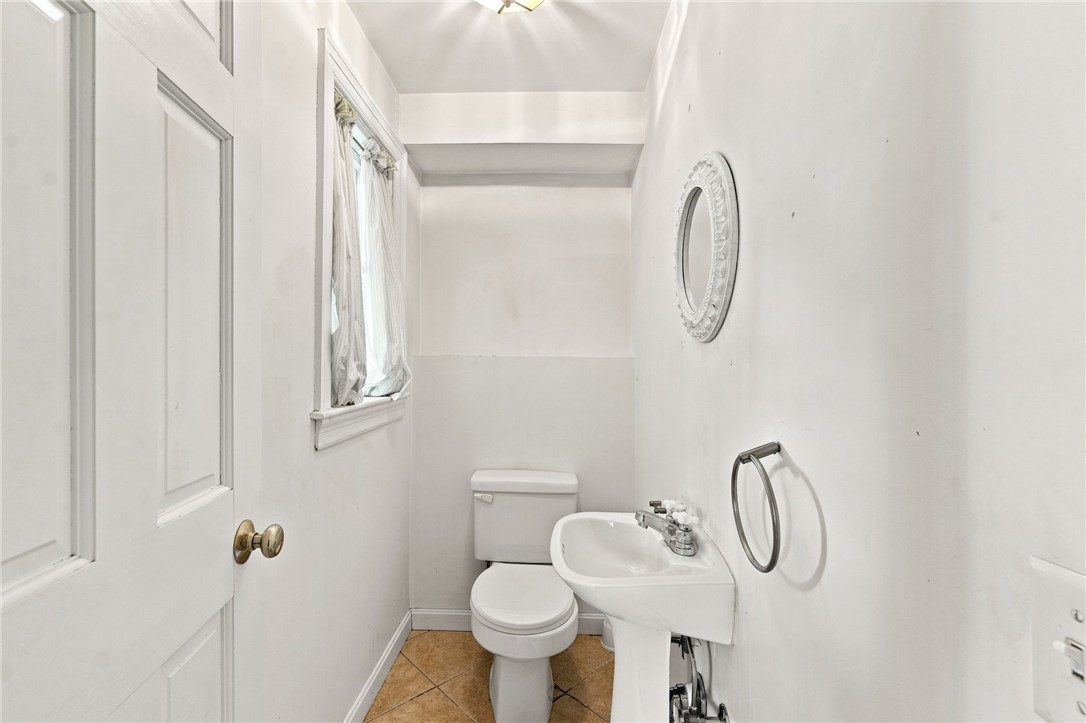 77 Ausdale Road Cranston, RI 02910 - Photo 14 of 44 Gallery Image 14