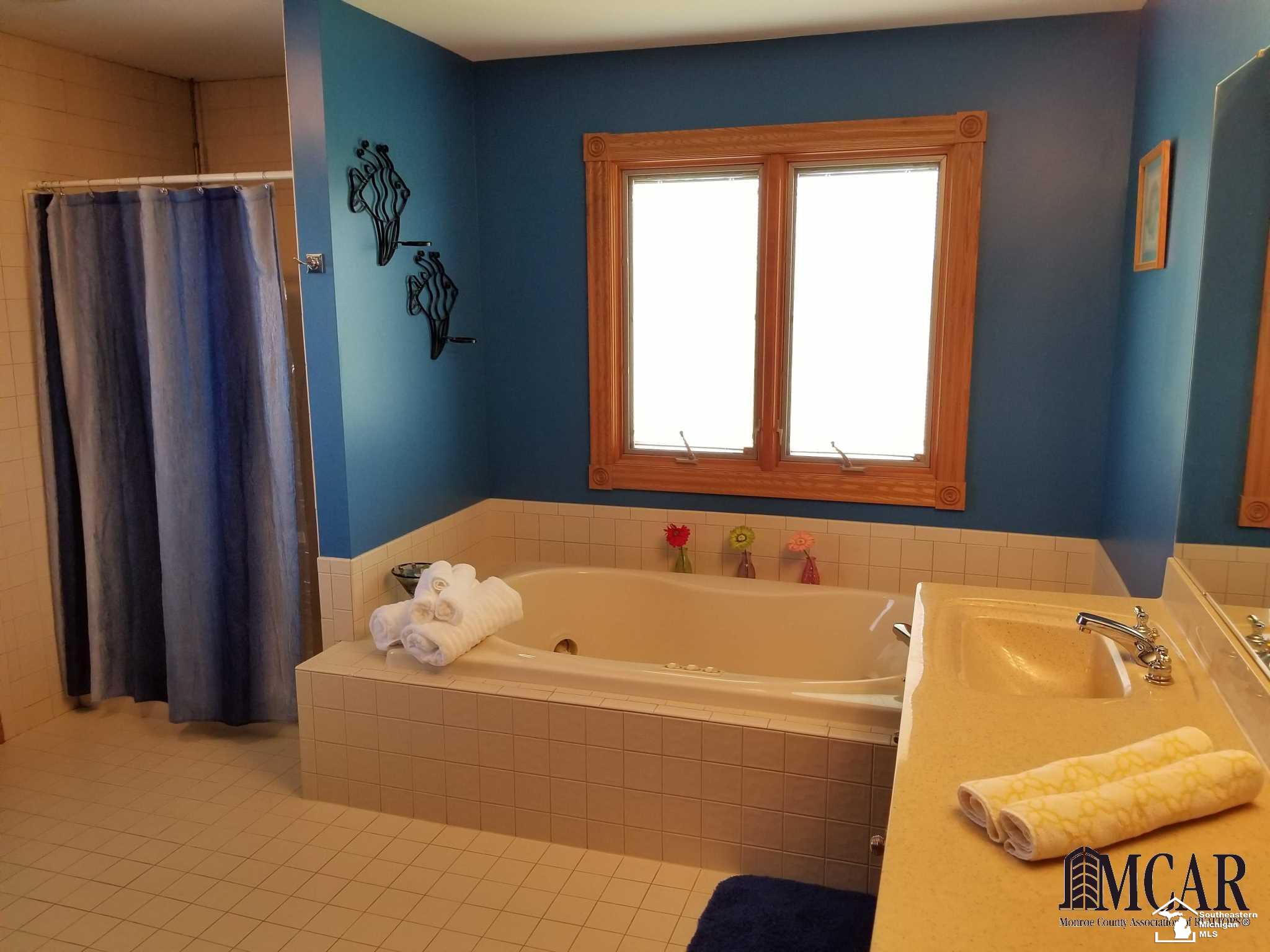 184 West Labo Road Carleton, MI 48117 - Photo 6 of 31 21453950-5.JPG