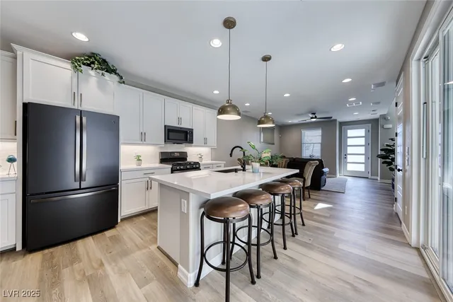 $2,400 | 148 Kimberlite Drive, Henderson, NV 89011