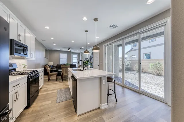 $2,400 | 148 Kimberlite Drive, Henderson, NV 89011