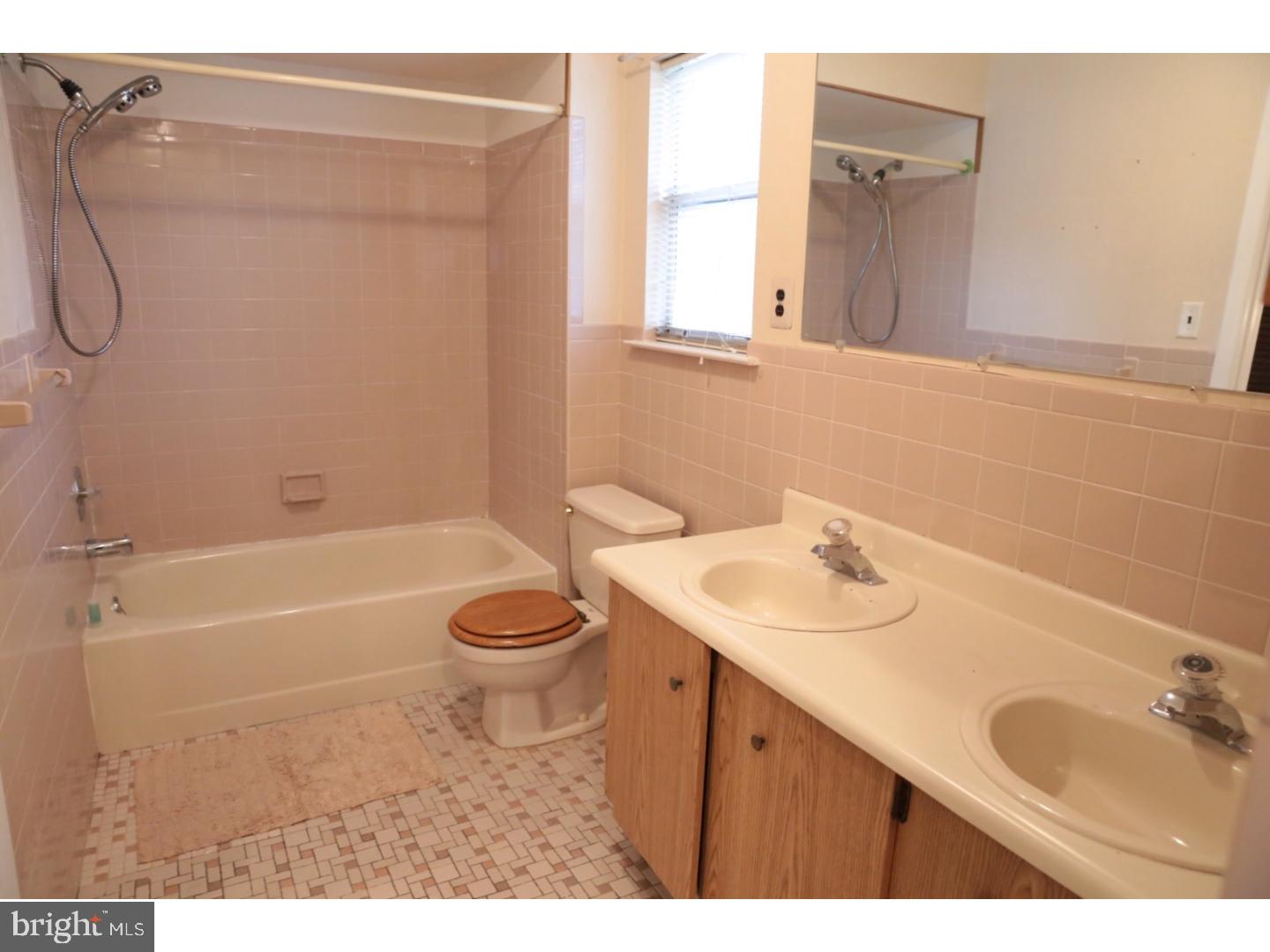 112 Pebble Road Hightstown, NJ 08520 - Photo 14 of 21 Bathroom