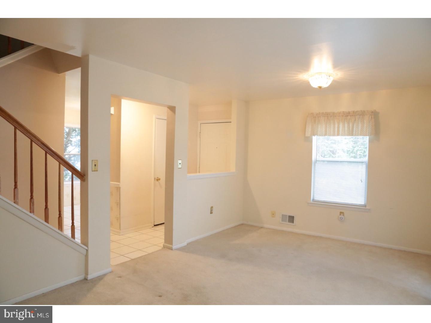 112 Pebble Road Hightstown, NJ 08520 - Photo 4 of 21 Living Room
