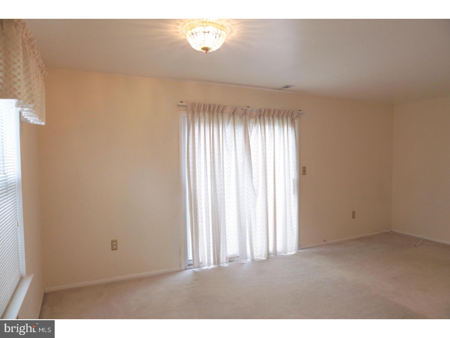 112 Pebble Road Hightstown, NJ 08520 - Photo 5 of 21 Living Room