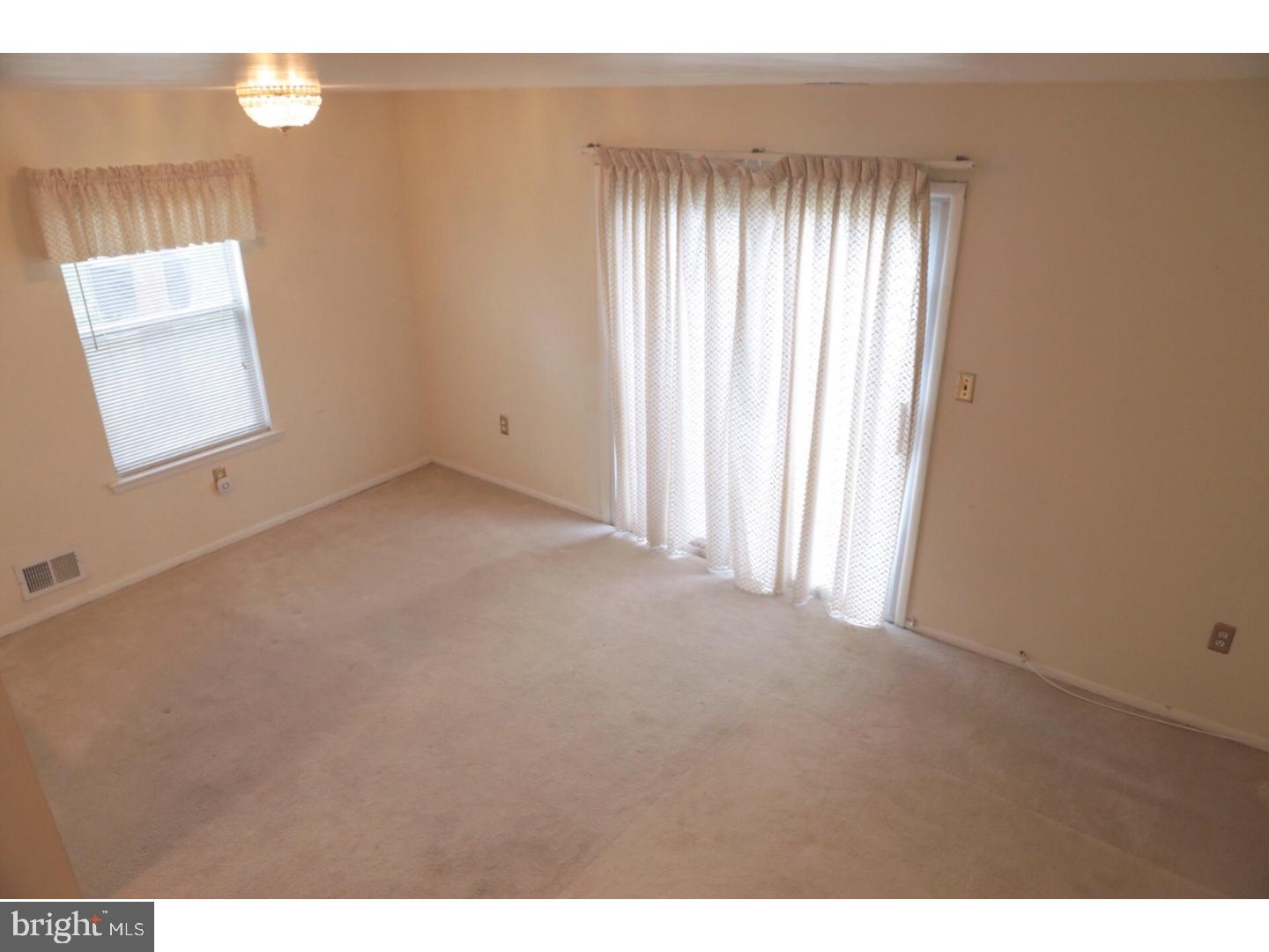 112 Pebble Road Hightstown, NJ 08520 - Photo 6 of 21 Living Room