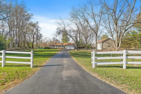 $995,000 | 4917 Wayside Drive, McHenry, IL 60051