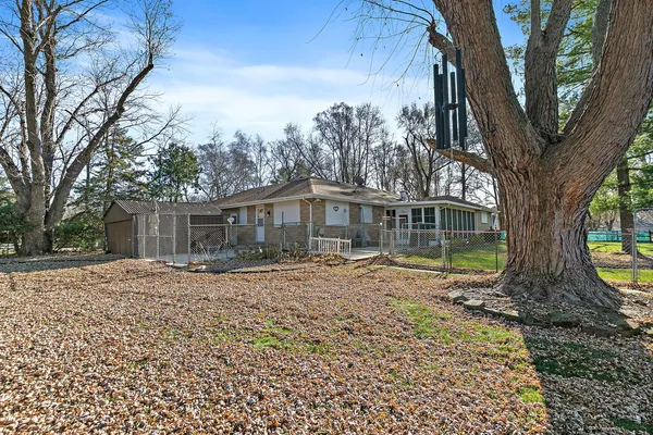 $995,000 | 4917 Wayside Drive, McHenry, IL 60051