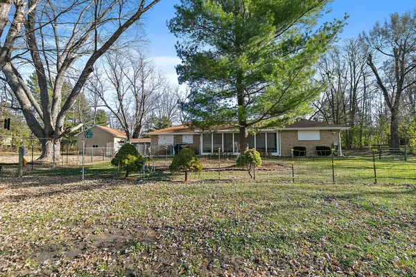 $995,000 | 4917 Wayside Drive, McHenry, IL 60051
