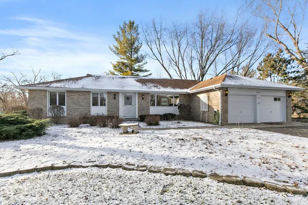 $995,000 | 4917 Wayside Drive, McHenry, IL 60051