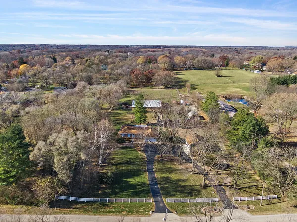 $995,000 | 4917 Wayside Drive, McHenry, IL 60051