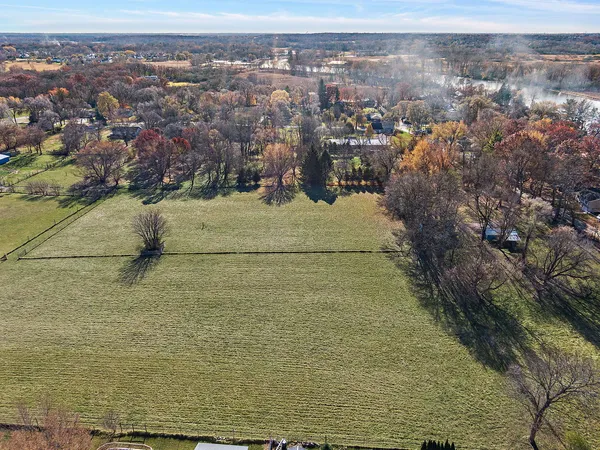 $995,000 | 4917 Wayside Drive, McHenry, IL 60051