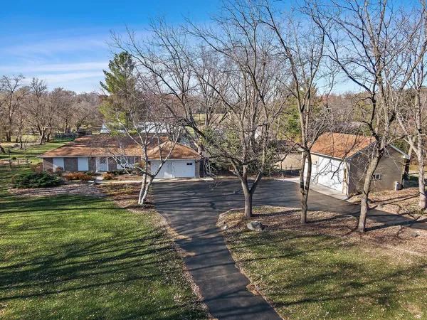 $995,000 | 4917 Wayside Drive, McHenry, IL 60051
