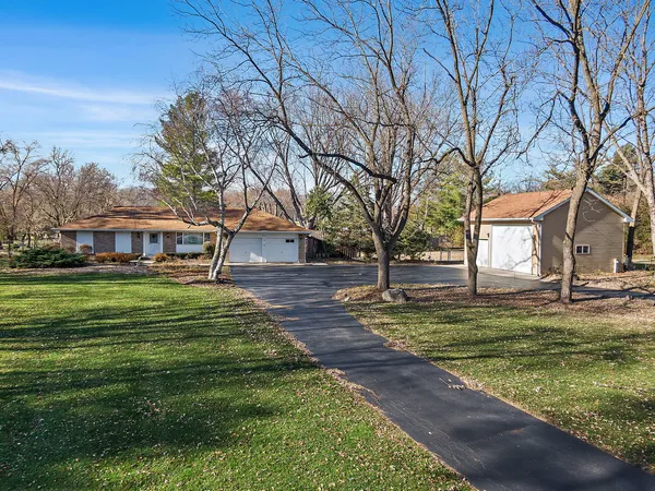 $995,000 | 4917 Wayside Drive, McHenry, IL 60051
