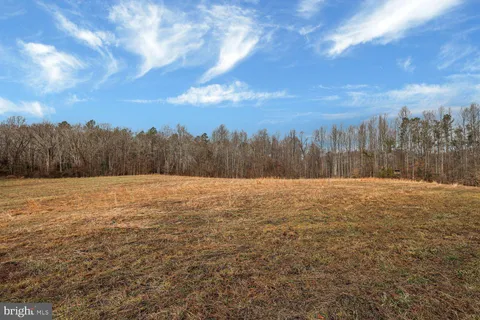 a view of a backyard of mountain