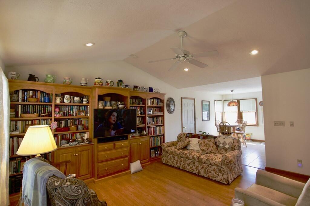 191 Sharon Road Chillicothe, OH 45601 - Photo 2 of 10 187399_1