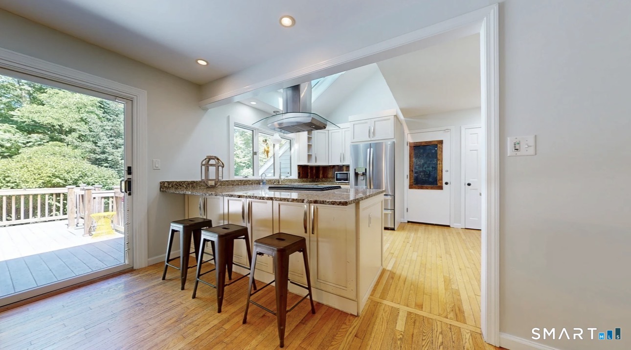 285 Wooding Hill Road Bethany, CT 06524 - Photo 3 of 33