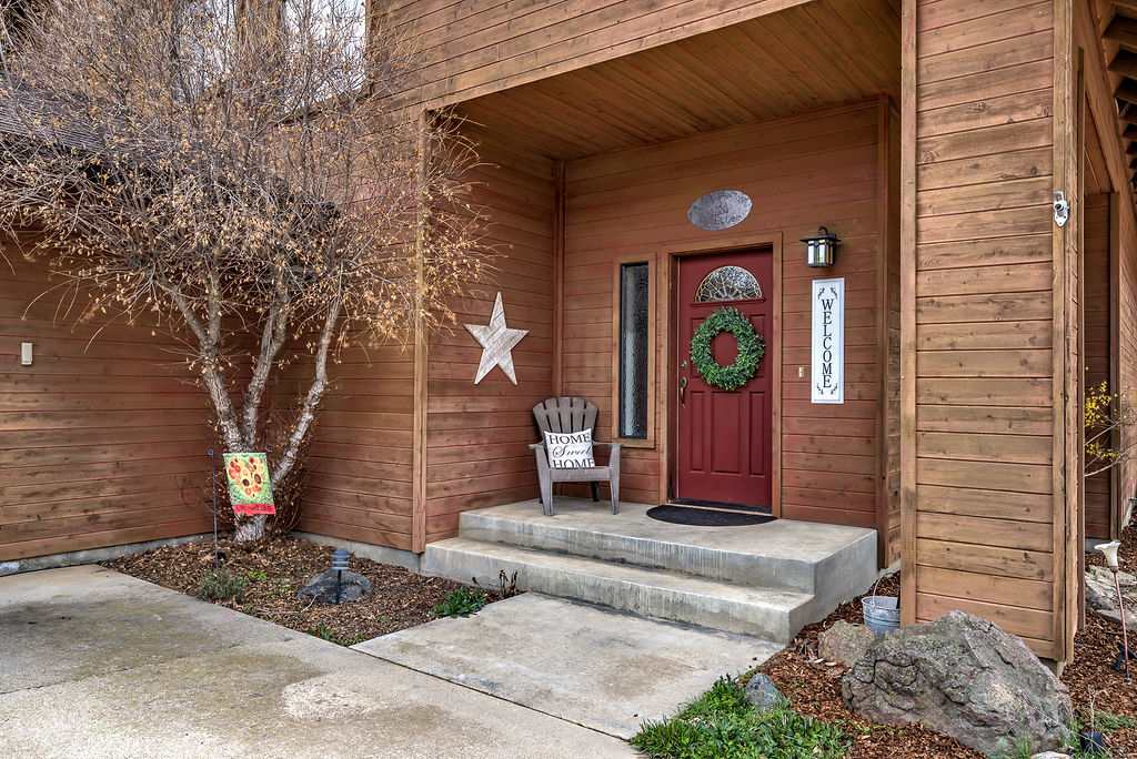 5620 Schulmeyer Gulch Road Yreka, CA 96097 - Photo 2 of 27 Gallery Image 2