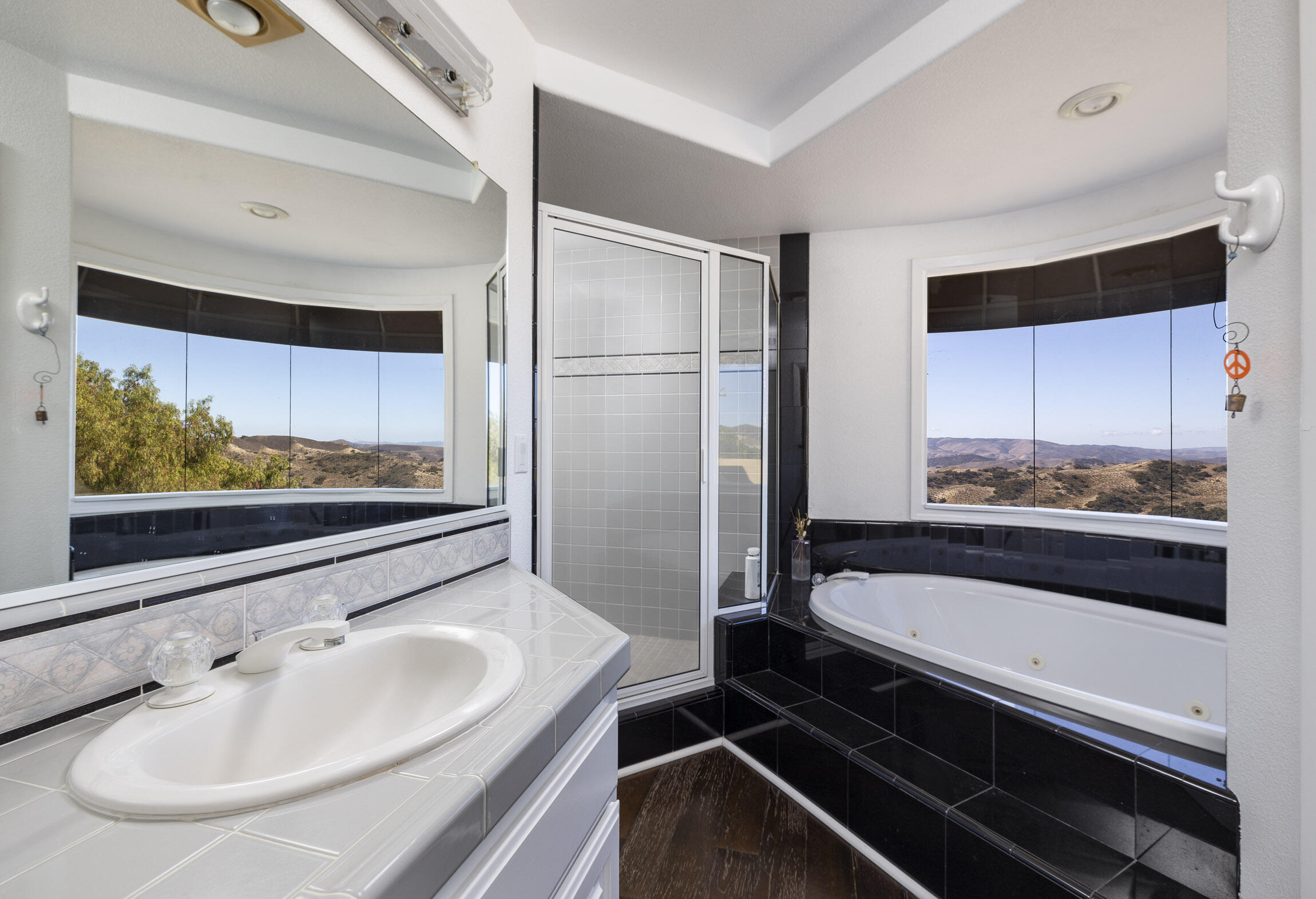 1833 Cougar Ridge Road Buellton, CA 93427 - Photo 18 of 53 3rd BR en-suite Bathroom