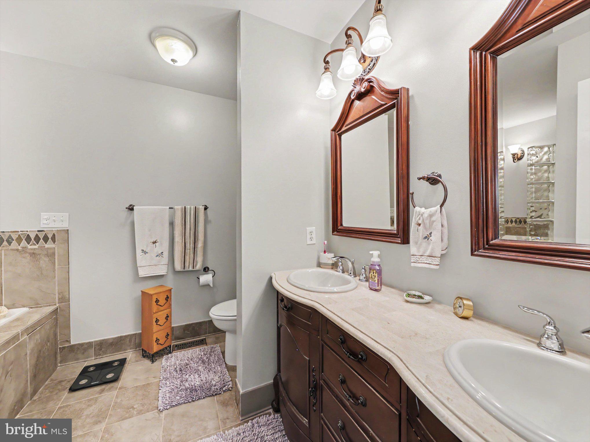 7462 Keith Road Warrenton, VA 20186 - Photo 26 of 37 Primary Bath