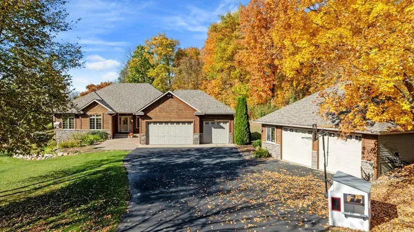 $940,000 | 7455 Fern Court, Loretto, MN 55357