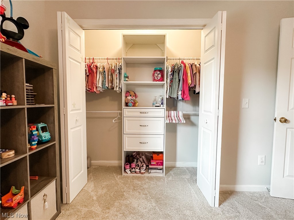 4354 School House Road Little Hocking, OH 45742 - Photo 13 of 35 Large bedroom #1 closet ...