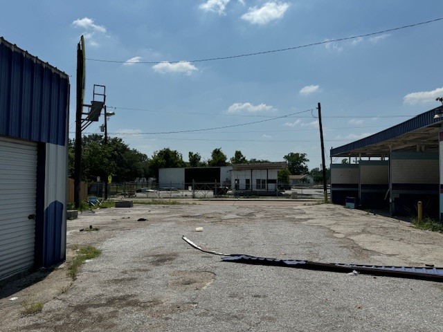 1602 Collingsworth Street Houston, TX 77009 - Photo 11 of 15 a view of a backyard