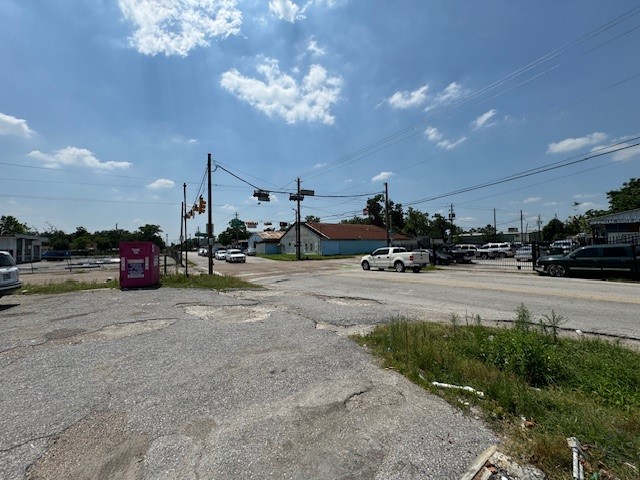 1602 Collingsworth Street Houston, TX 77009 - Photo 15 of 15 a view of the street