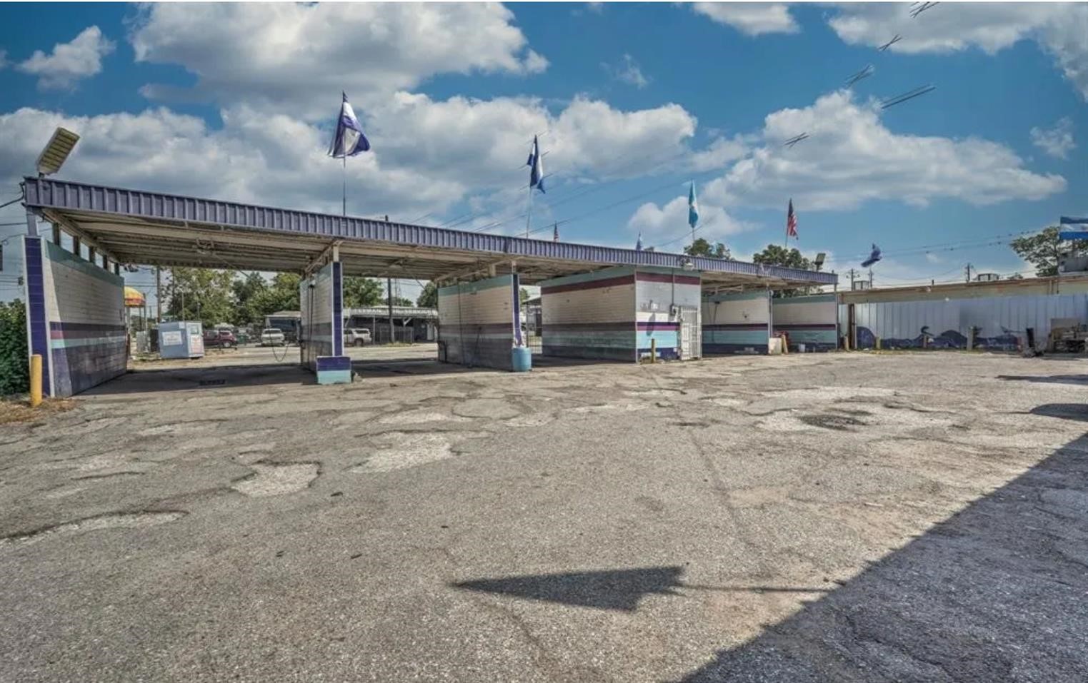 1602 Collingsworth Street Houston, TX 77009 - Photo 4 of 15 a view of a house with a outdoor space