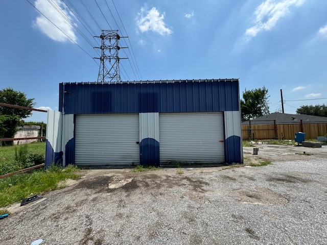 1602 Collingsworth Street Houston, TX 77009 - Photo 6 of 15 a view of a garage