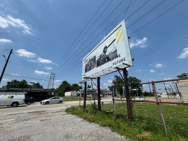 1602 Collingsworth Street Houston, TX 77009 - Photo 10 of 15 a view of a yard and a patio
