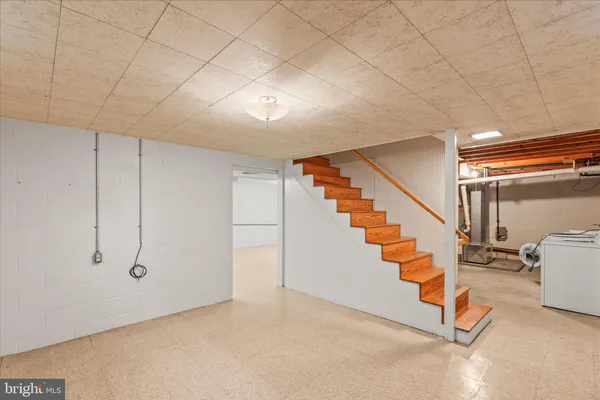 a view of entryway and hall
