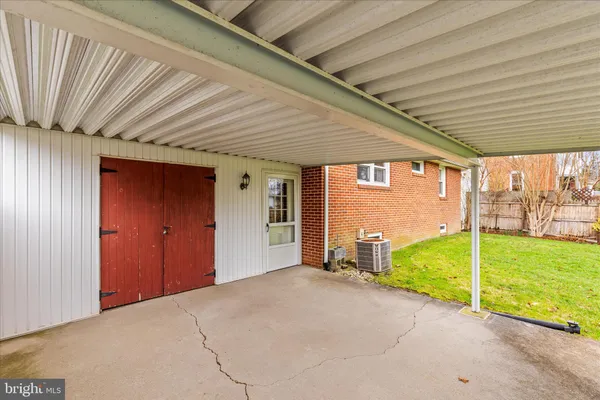 a view of a garage