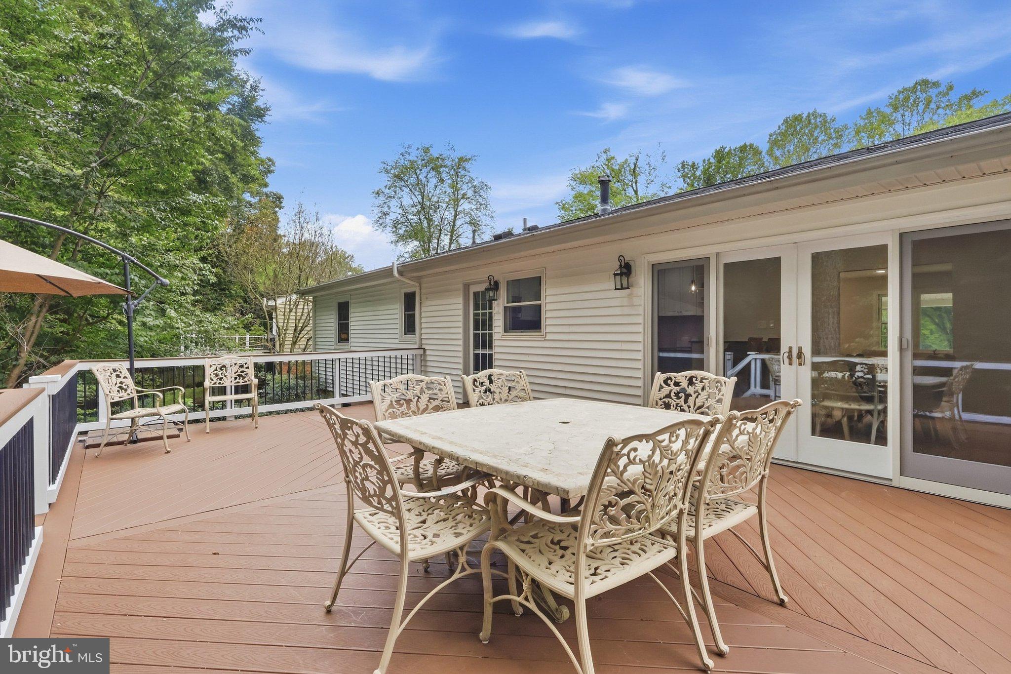 7113 Hadlow Court Springfield, VA 22152 - Photo 30 of 37 Upper deck