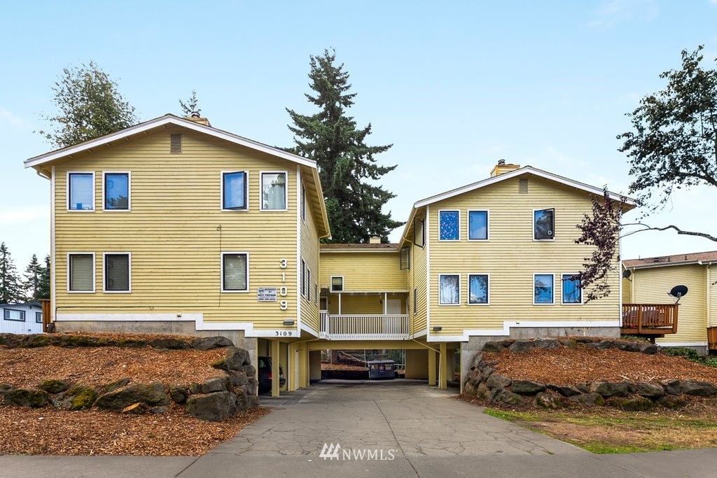 3109 Northeast 11th Place Renton, WA 98056 - Photo 1 of 19 Gallery Image 1