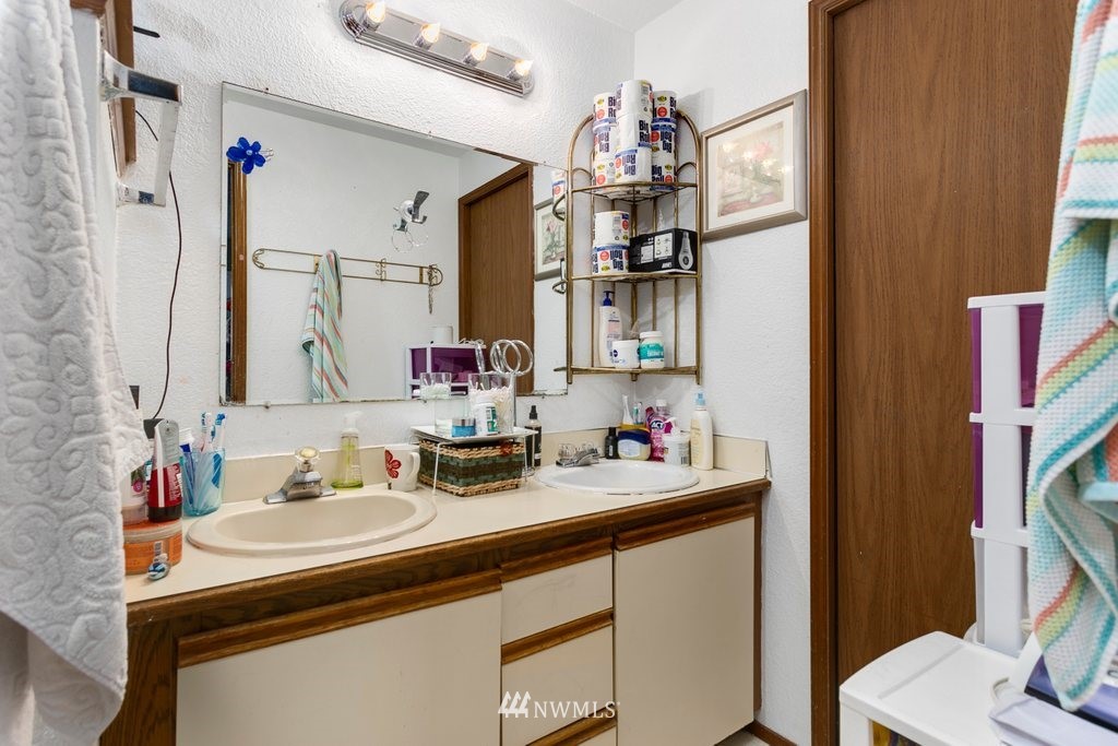 3109 Northeast 11th Place Renton, WA 98056 - Photo 16 of 19 Gallery Image 16