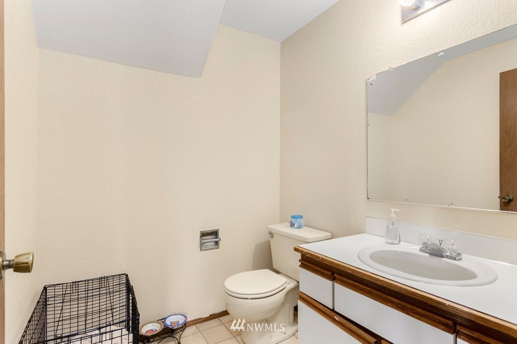 3109 Northeast 11th Place Renton, WA 98056 - Photo 6 of 19 Gallery Image 6