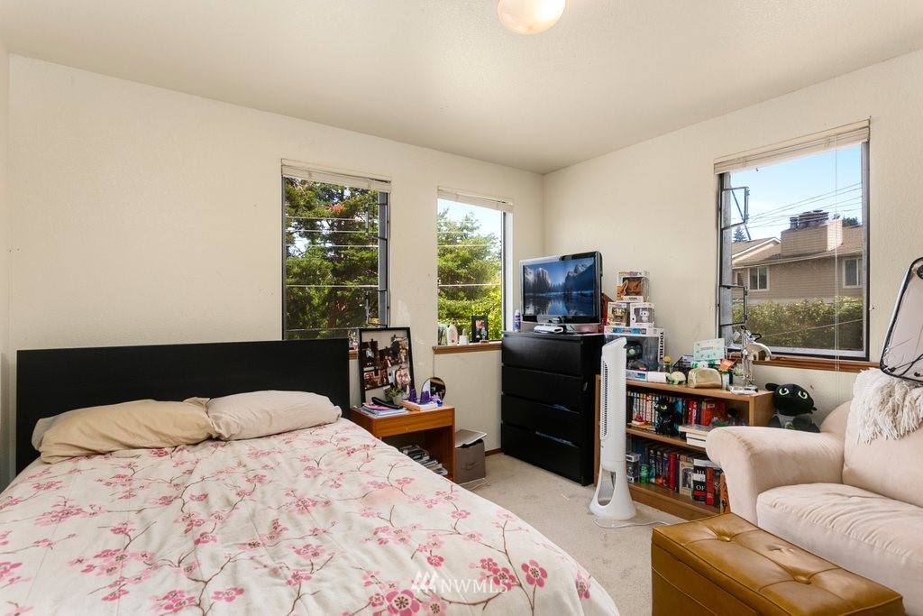 3109 Northeast 11th Place Renton, WA 98056 - Photo 7 of 19 Gallery Image 7