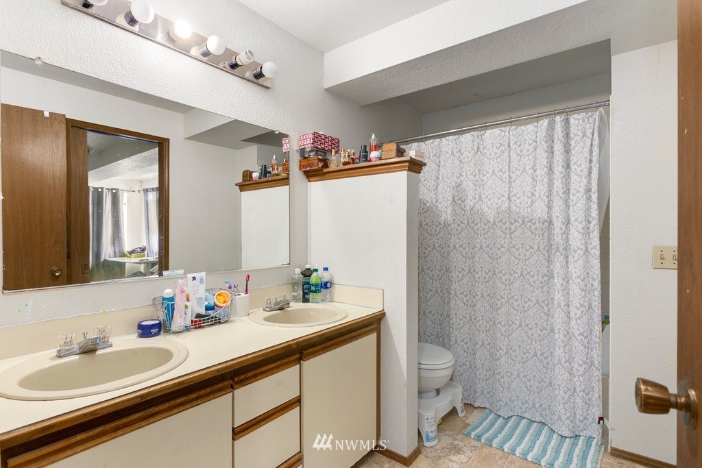3109 Northeast 11th Place Renton, WA 98056 - Photo 9 of 19 Gallery Image 9