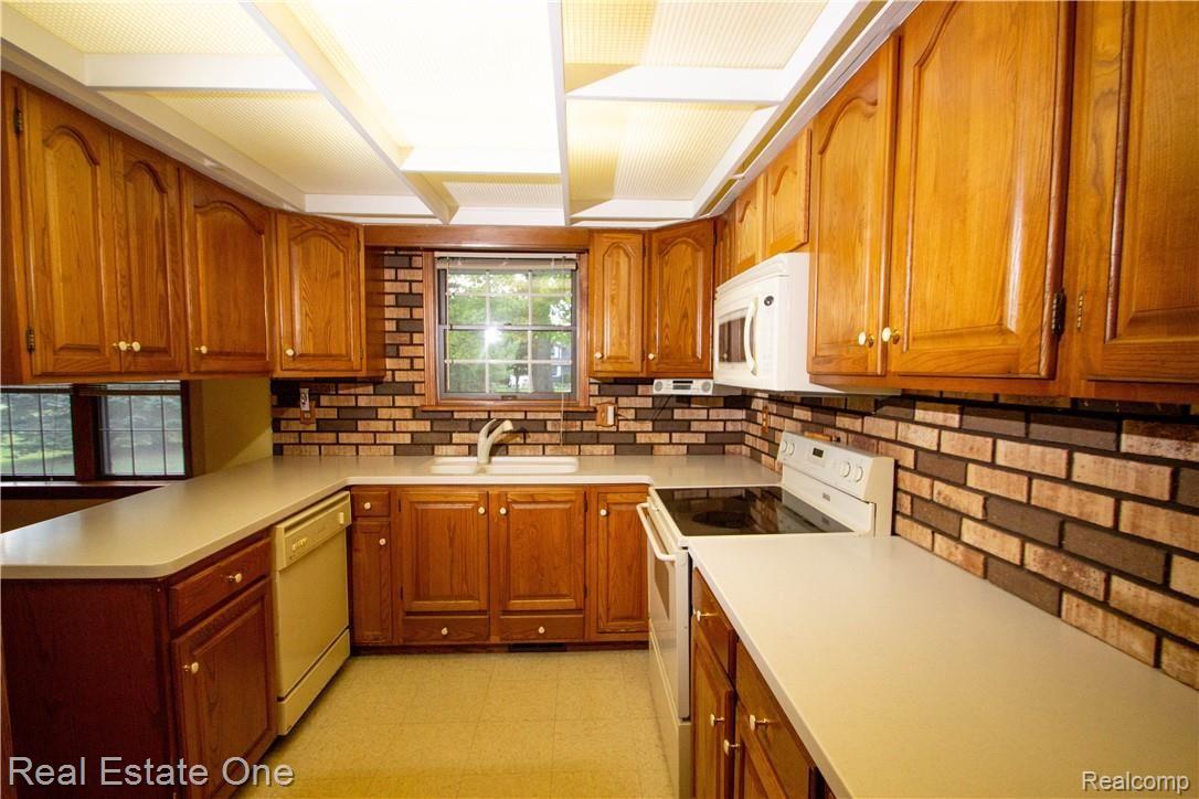 1449 Lake Nepessing Road Lapeer, MI 48446 - Photo 10 of 27 exterior-location-lake-4.jpg