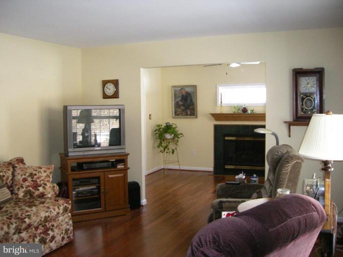 3890 Point Of Rocks Road Jefferson, MD 21755 - Photo 22 of 29 Living Room #3