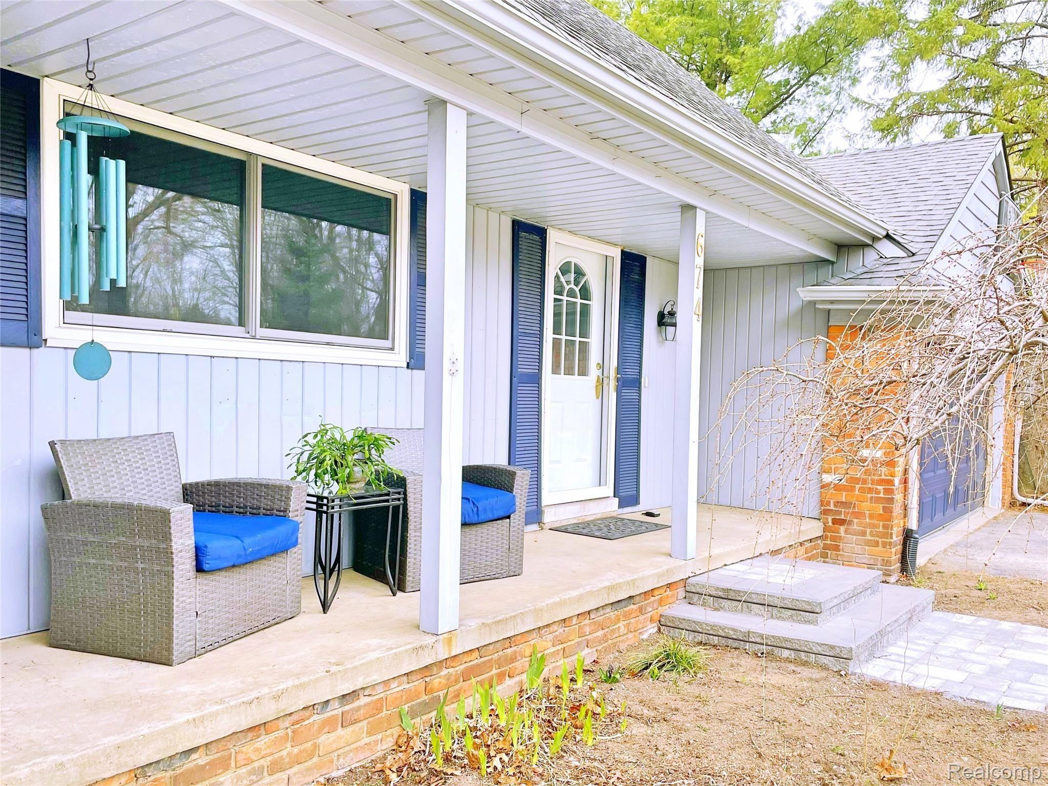 674 Charlesina Drive Rochester, MI 48306 - Photo 2 of 38 Porch